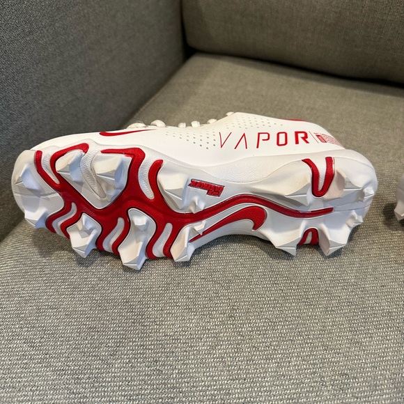 NWT Nike baseball cleats, size 4 - Picture 3 of 6